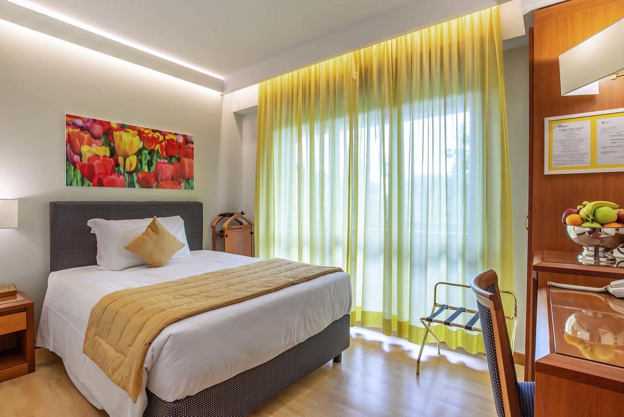 Hotel La Giocca Рим Екстериор снимка